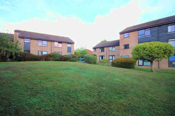 1 Bedroom Flat To Rent In Kingfisher Drive, Guildford, GU4