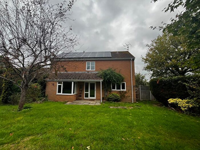 4 Bedroom Detached House To Rent In Warwick Road, Bristol, BS31