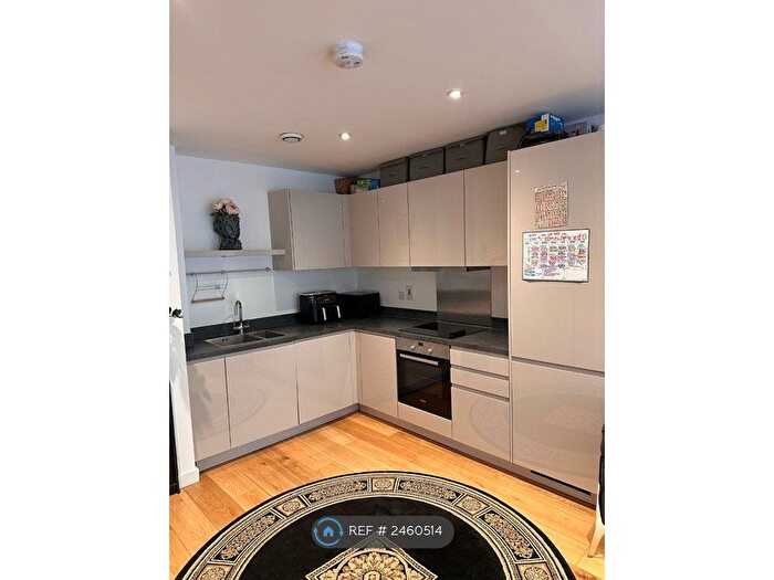 1 Bedroom Flat To Rent In Kinglake House, Southall, UB2