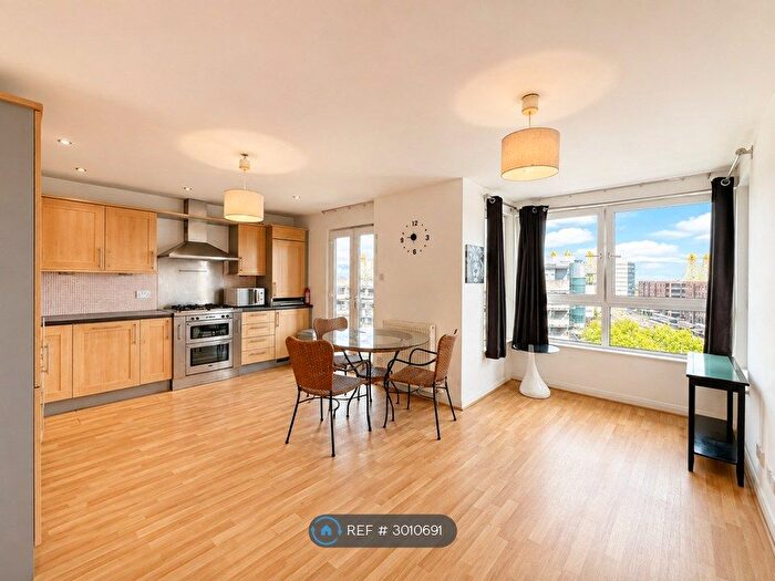 2 Bedroom Flat To Rent In Portland Gardens, Edinburgh, EH6