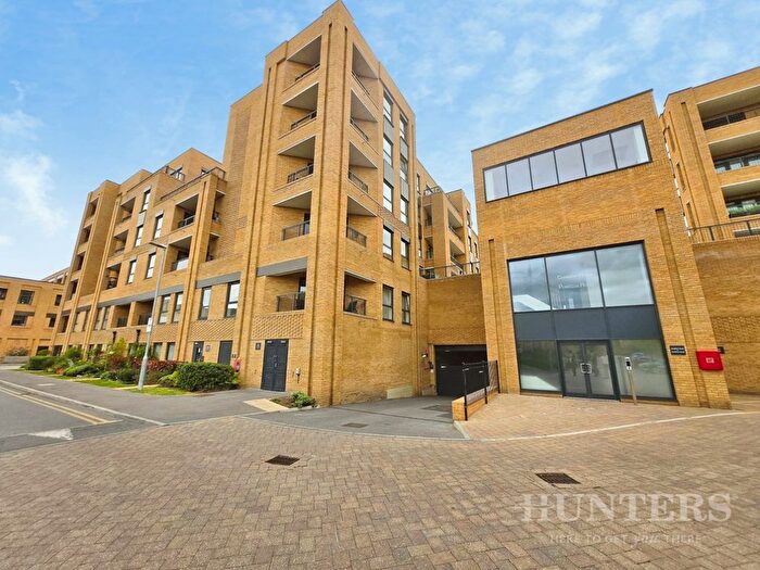 2 Bedroom Flat For Sale In New Mill Quarter, Wallington, SM6