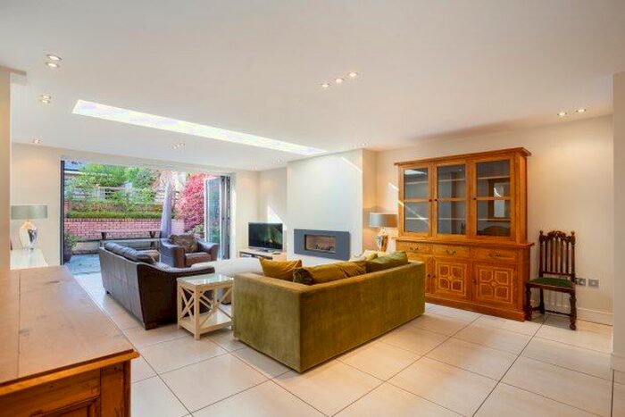 5 Bedroom Property To Rent In Somerset Road, London, SW19
