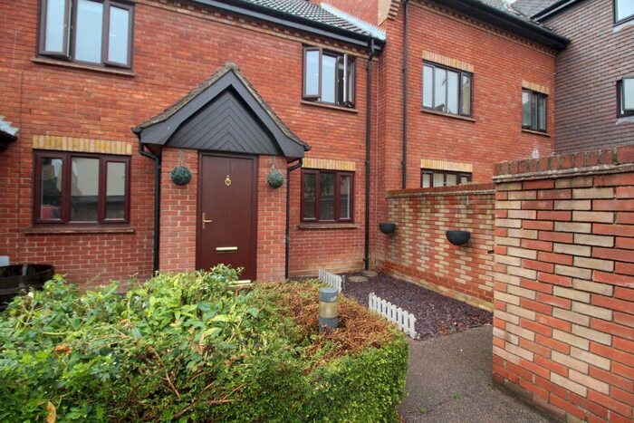 2 Bedroom Maisonette To Rent In Fawkner Close, Chelmsford, CM2