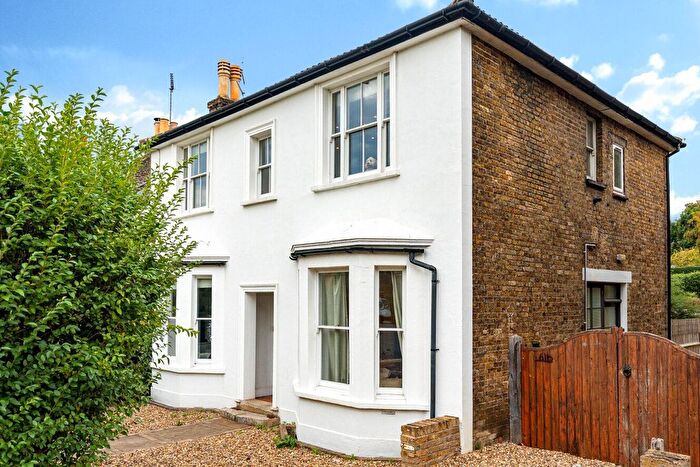 2 Bedroom Flat To Rent In Medfield Street, Putney Heath, London, SW15
