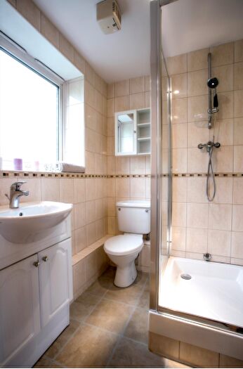3 Bedroom Flat To Rent In Newport Avenue, E14