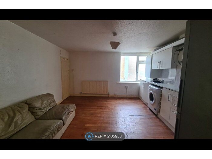2 Bedroom Flat To Rent In Oxford Street, Whitstable, CT5
