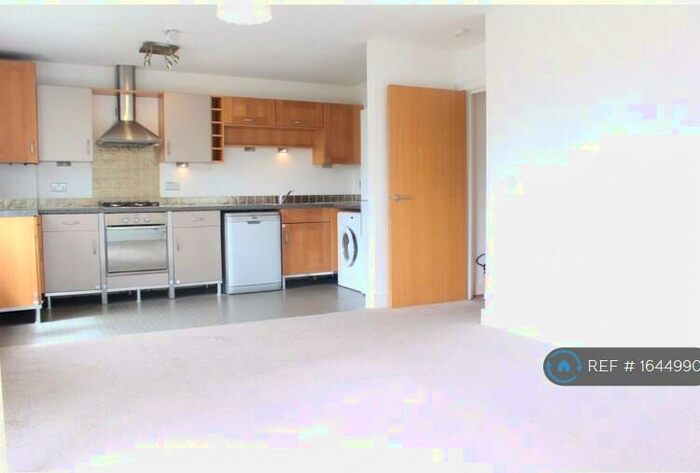 2 Bedroom Flat To Rent In Romside Place, Romford, RM7