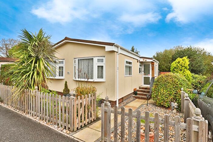 2 Bedroom Park Home For Sale In Weymans Avenue, Bournemouth, BH10