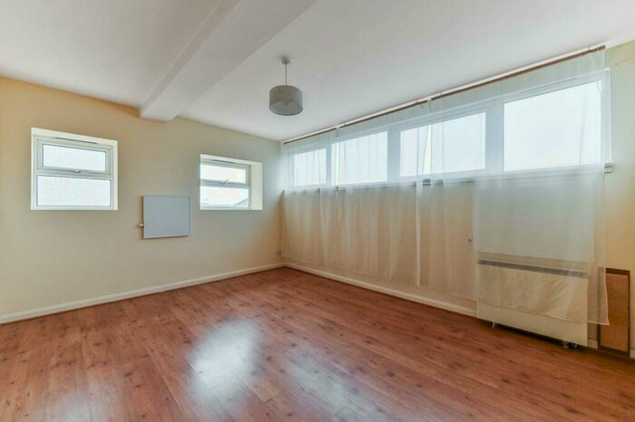 2 Bedroom Flat To Rent In Station Road, London, , South Norwood, London, SE25