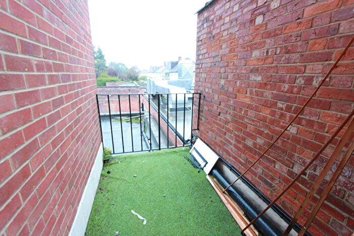 2 Bedroom Apartment To Rent In Cockfosters Road, Barnet, EN4