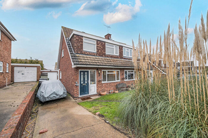 3 Bedroom Semi Detached House For Sale In Barfield, Sutton At Hone, Dartford, Kent, DA4