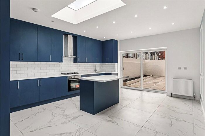 4 Bedroom End Of Terrace House For Sale In Ashbourne Road, Mitcham, CR4