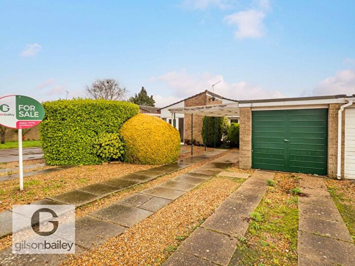 3 Bedroom Link Detached House For Sale In Parker Close, Brundall, NR13