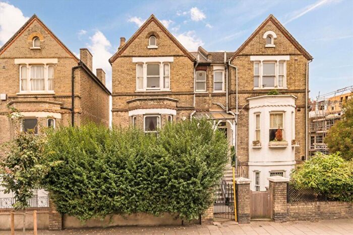 3 Bedroom Flat To Rent In Mill Lane, West Hampstead, NW6