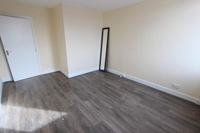 1 Bedroom Flat To Rent In North End Road, London, W14