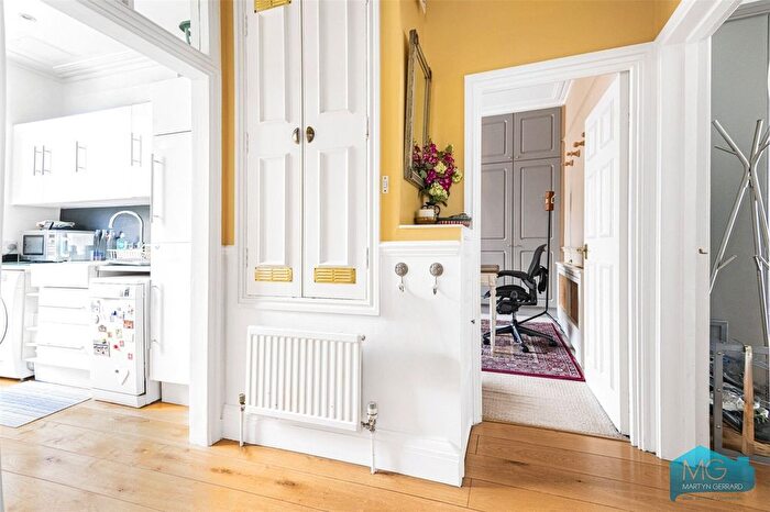 2 Bedroom Flat For Sale In Caversham Road, London, NW5