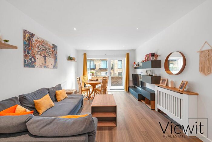 1 Bedroom Flat For Sale In Augustine Court, Brumwell Avenue, London, SE18