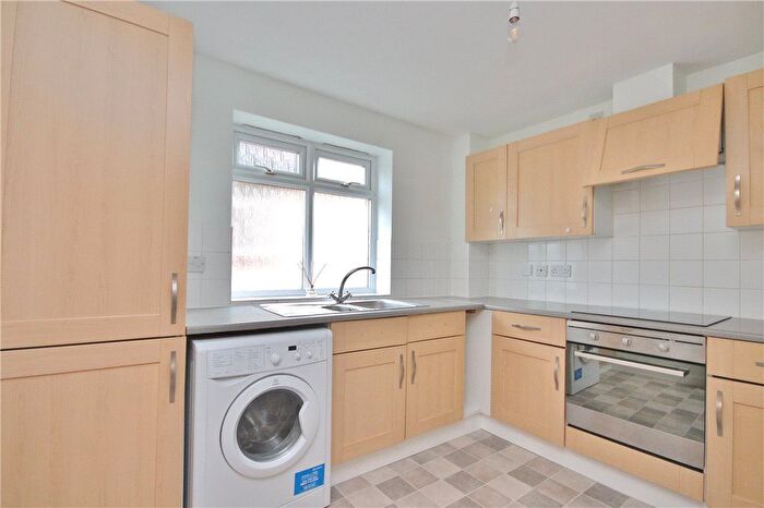 2 Bedroom Flat To Rent In Kingston Road, Staines-Upon-Thames, Surrey, TW18