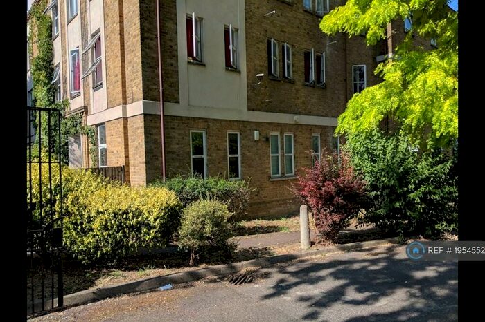 1 Bedroom Flat To Rent In Chiltern Court, London, SE14