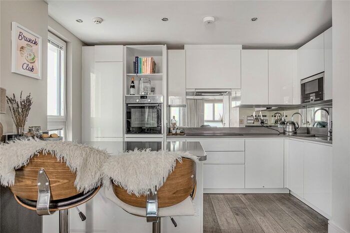 2 Bedroom Flat To Rent In St. Luke's Avenue, Clapham North, SW4