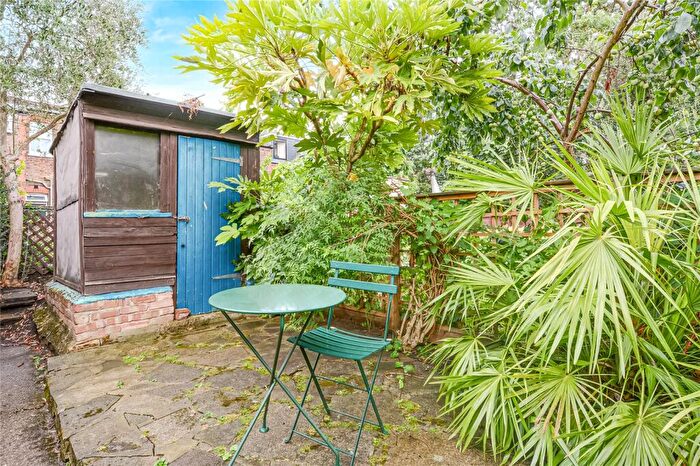 2 Bedroom Flat For Sale In Fleeming Road, Walthamstow, London, E17