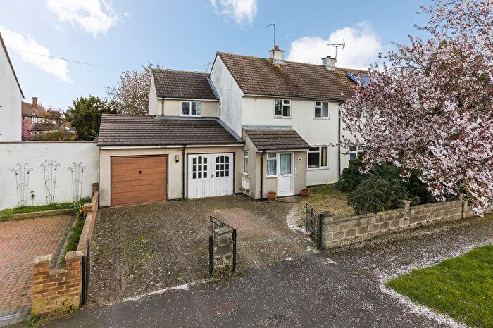 3 Bedroom Semi-Detached House For Sale In Berry Croft, Abingdon, OX14