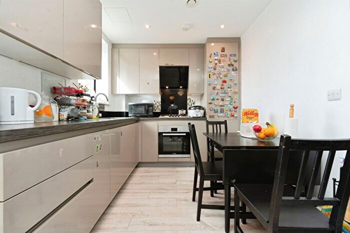 1 Bedroom Flat For Sale In Leavesden Road, Watford, WD24