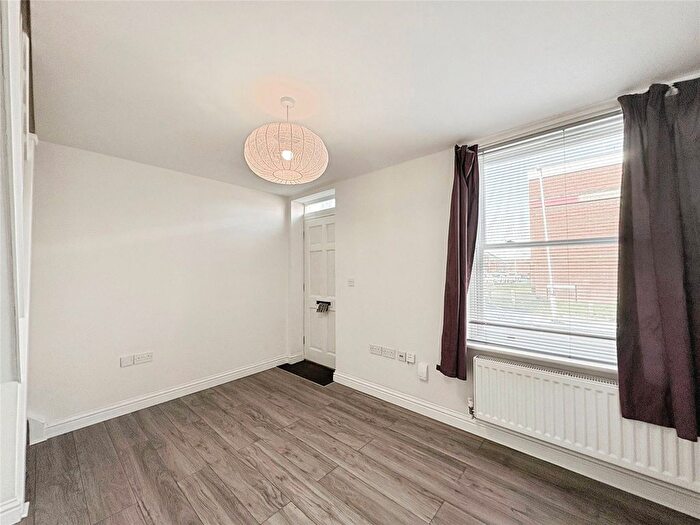 1 Bedroom Terraced House To Rent In Regent Street, Dunstable, Bedfordshire, LU6