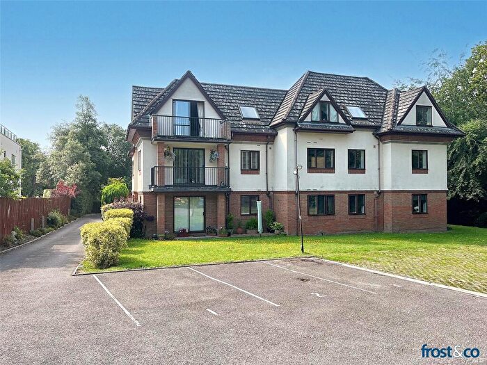 2 Bedroom Apartment For Sale In Windsor Road, Poole, Dorset, BH14