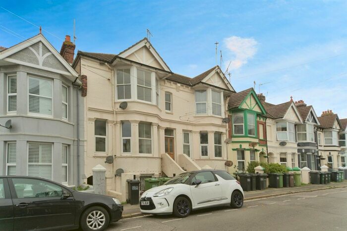 2 Bedroom Flat To Rent In Reginald Road, Bexhill-On-Sea, TN39