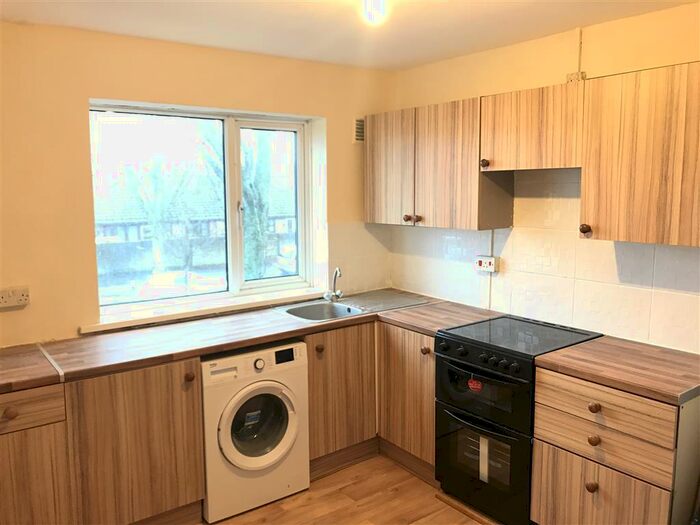 3 Bedroom Flat To Rent In Gabalfa Avenue, Gabalfa, Cardiff, CF14