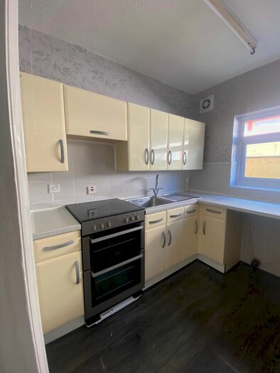 2 Bedroom Bungalow To Rent In Askwith Rd, Rainham, RM13