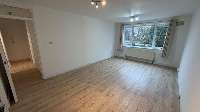 2 Bedroom Flat To Rent In Heaton Road, Withington, Manchester, M20