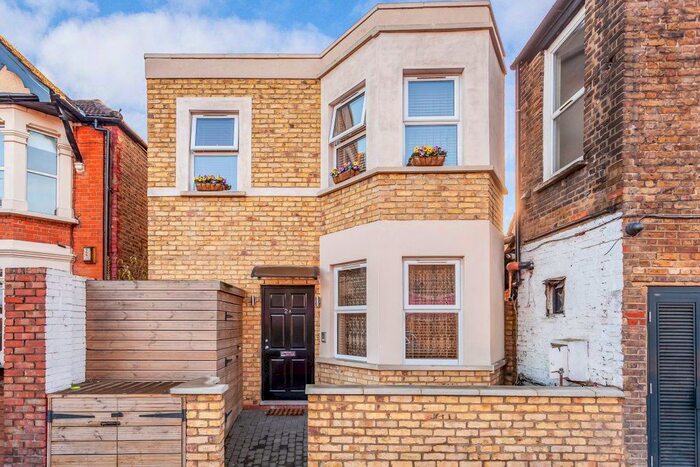 2 Bedroom Detached House To Rent In Lealand Road, London, London, N15