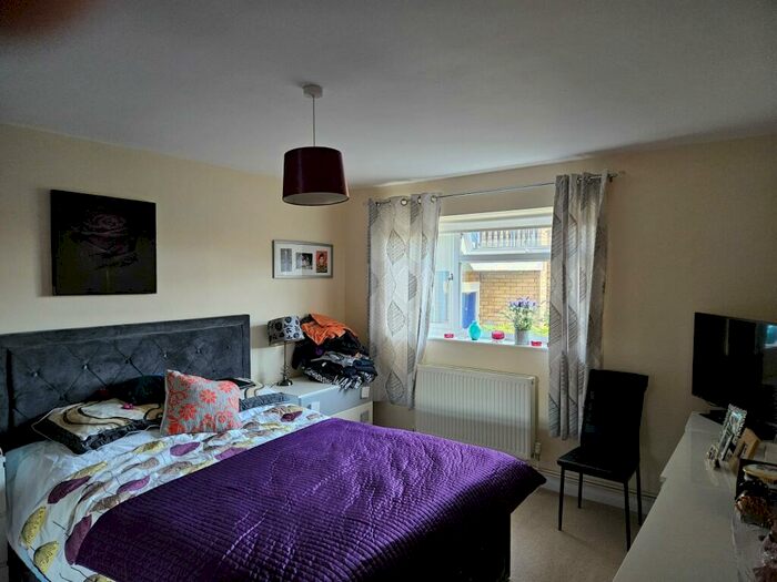 1 Bedroom Apartment To Rent In Windsor Court, Southgate, N14