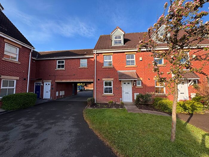 3 Bedroom Semi-Detached House To Rent In Princes Way, Oldbury, Birmingham, B68