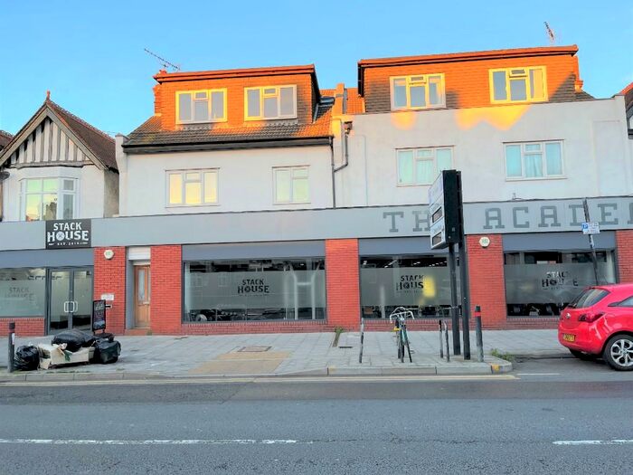 1 Bedroom Flat To Rent In London Road, Westcliff-On-Sea, Essex, SS0