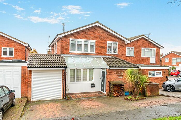 4 Bedroom Detached House For Sale In Dunsmore Way, Bushey, WD23