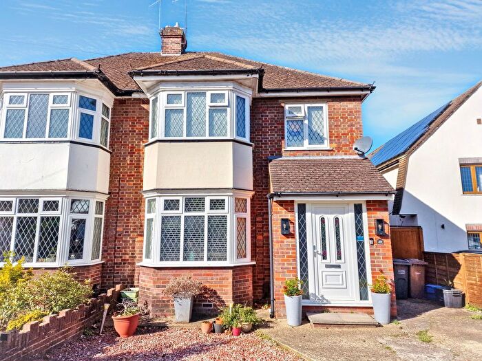 3 Bedroom Semi-Detached House For Sale In Manton Drive, Luton, LU2
