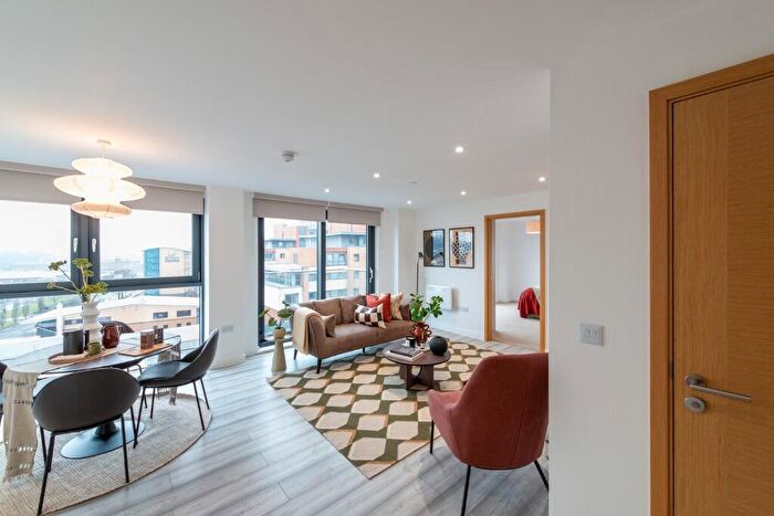 2 Bedroom Apartment To Rent In Kirkstall Road, Leeds, West Yorkshire, LS3