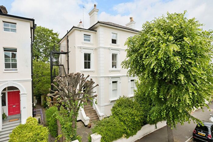 3 Bedroom Flat For Sale In Grove Road, Surbiton, KT6