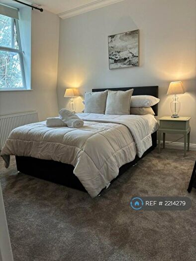 2 Bedroom Flat To Rent In Chinegate Manor, Bournemouth, BH1