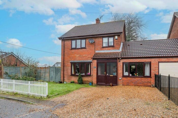 3 Bedroom Detached House For Sale In Keys Farm, Mattishall, NR20