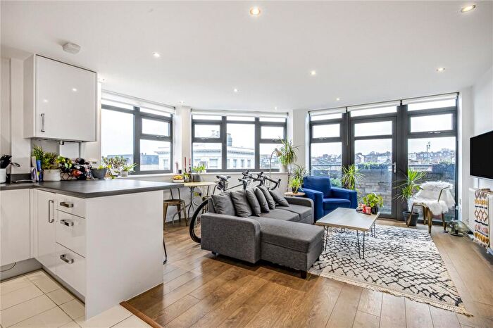 2 Bedroom Flat To Rent In Oldridge Road, London, SW12