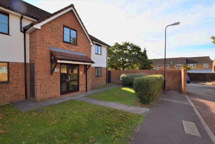 2 Bedroom Flat To Rent In Beaufort Close, London, E4