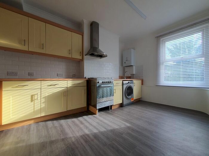 2 Bedroom Flat To Rent In Oval Road, Addiscombe, Croydon, CR0