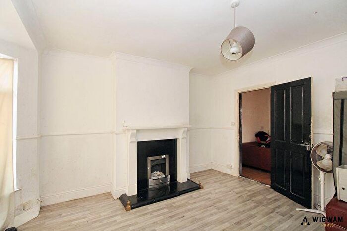 2 Bedroom End Of Terrace House For Sale In Perth Street West, Hull, HU5