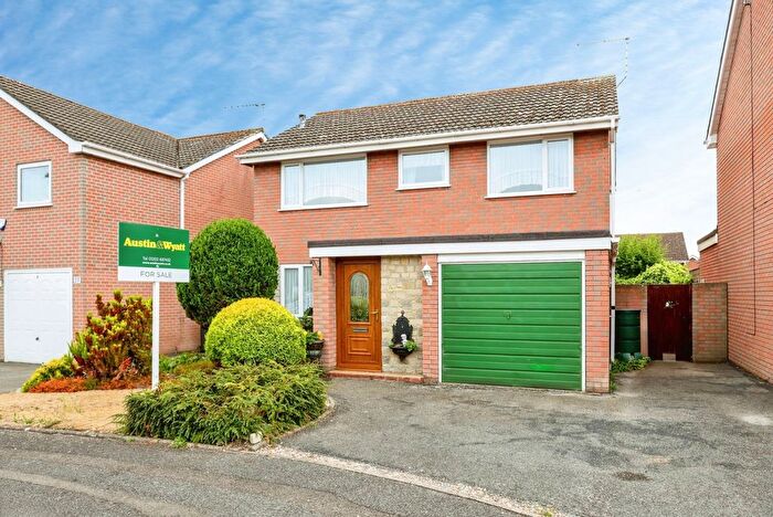 4 Bedroom Detached House For Sale In Cogdeane Road, West Canford Heath, Poole, Dorset, BH17