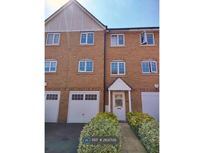 4 Bedroom Terraced House To Rent In Pascal Crescent, Reading, RG2