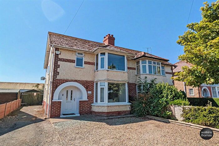 3 Bedroom Semi-Detached House For Sale In Grandstand Road, Hereford, HR4